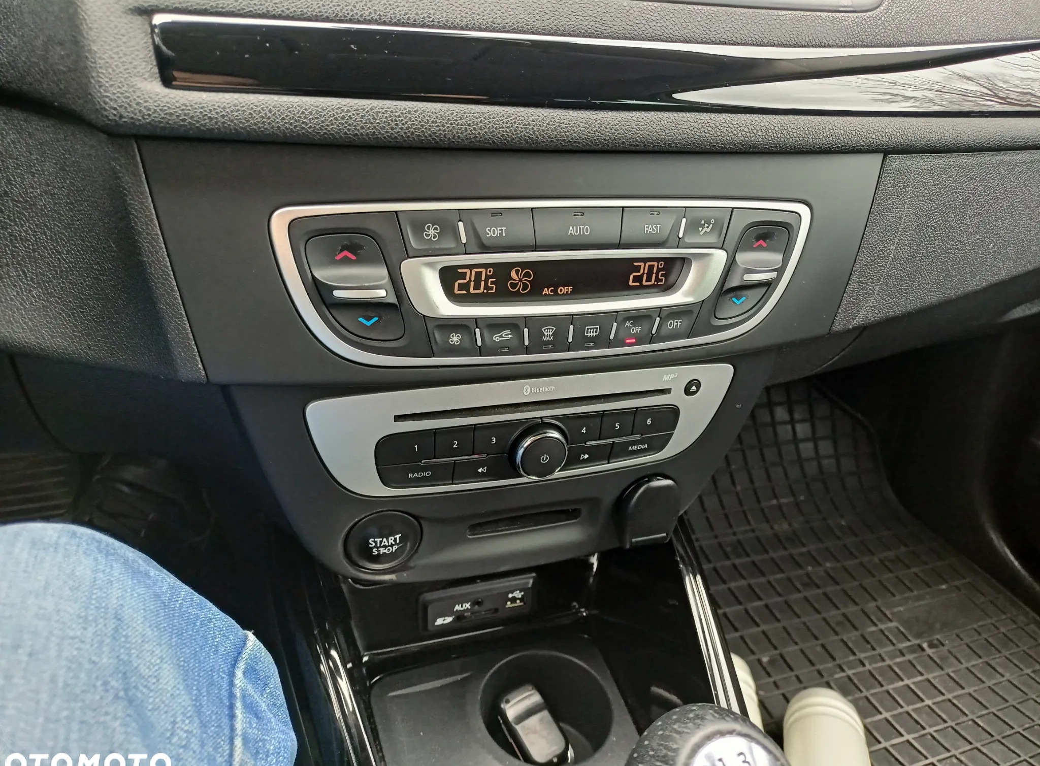Renault Megane cena 32500 przebieg: 217500, rok produkcji 2014 z Niepołomice małe 529